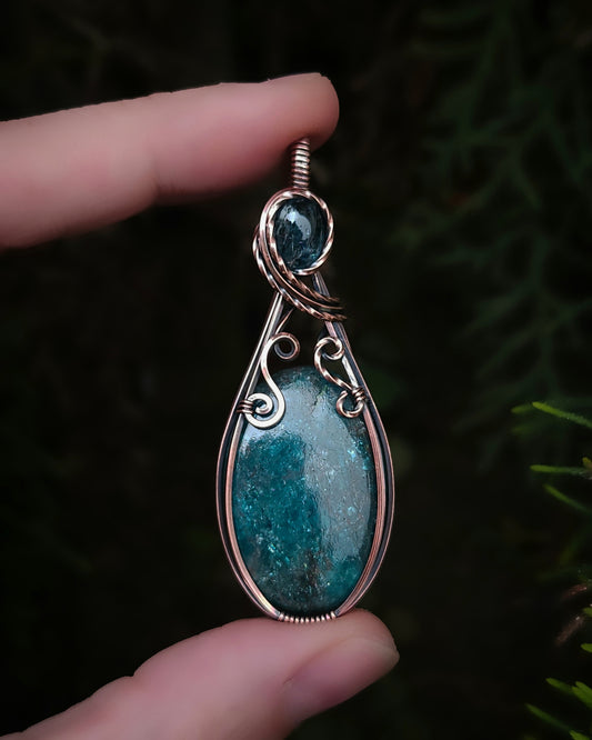 Petrol apatiet en kyaniet antiek koper wire wrap hanger