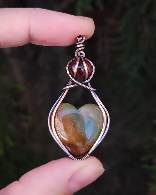 Agaat hartje en hessoniet granaat antiek koper wire wrap hanger (PRE-ORDER / de helft aanbetaling van 85)