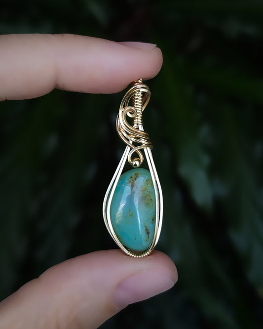 Peruaanse blauwe Andes opaal 14k goldfill wire wrap hanger