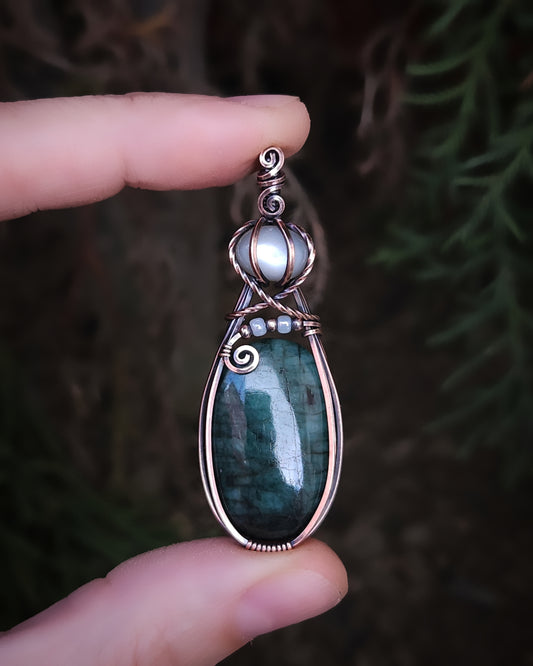 Smaragd en witte maansteen antiek koper wire wrap hanger