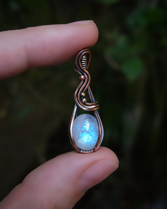 Regenboog maansteen antiek koper wire wrap hanger