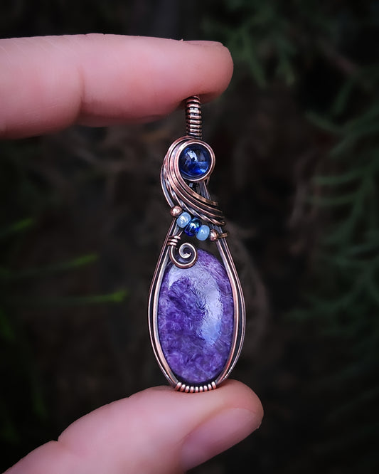 Charoiet en kyaniet antiek koper wire wrap hanger (PRE-ORDER / de helft aanbetaling van 87,50)