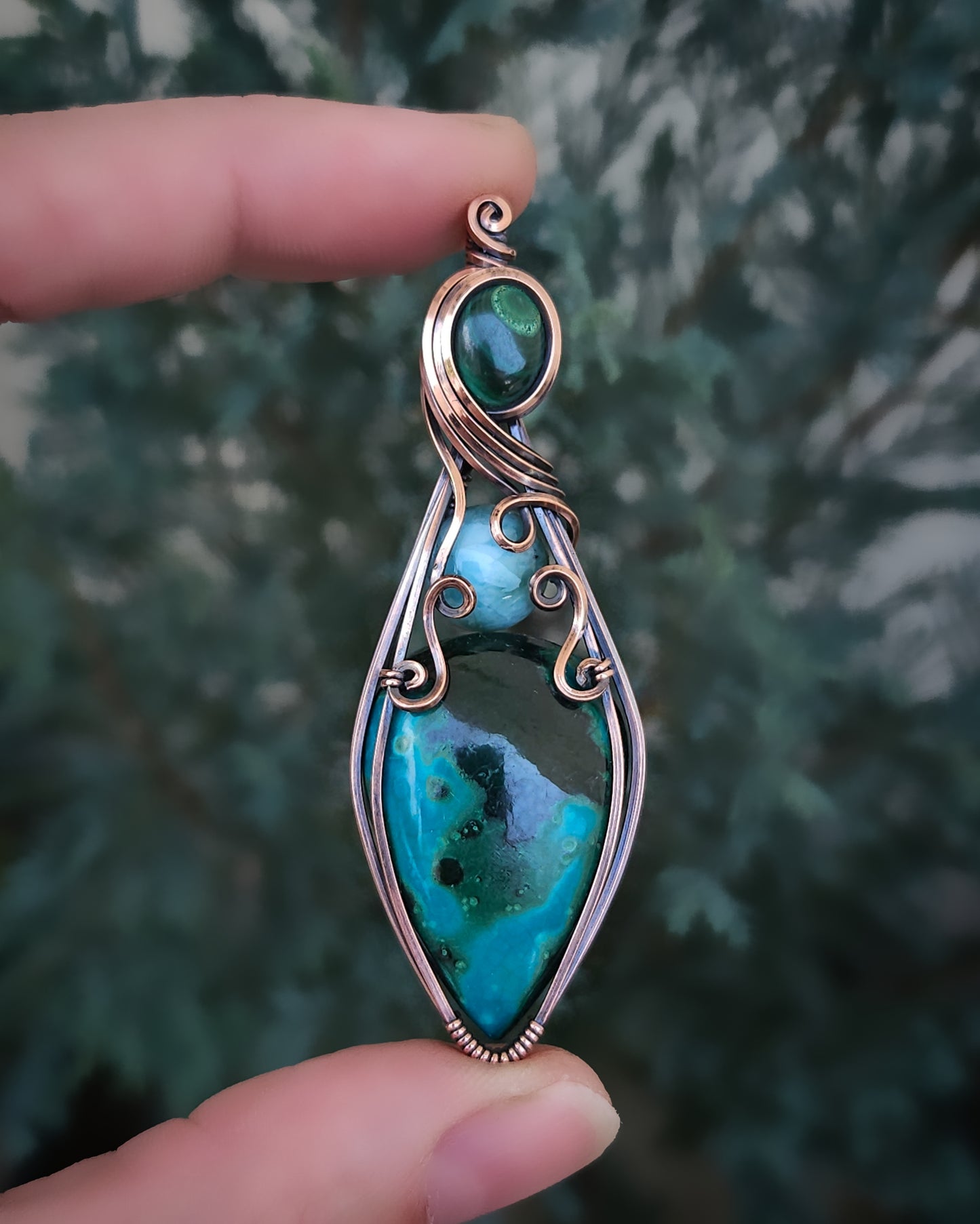Malacolla, larimar en malachiet antiek koper wire wrap hanger (LANGERE LEVERTIJD WORDT TUSSEN 17 EN 19 MEI VERZONDEN)