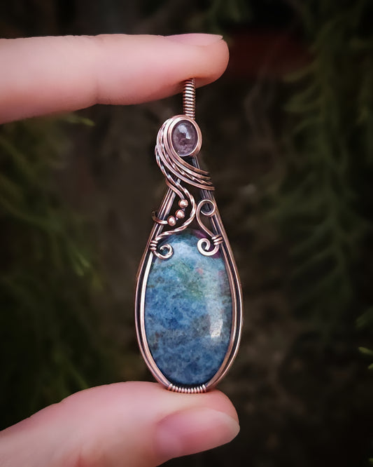 Robijn in kyaniet en roze toermalijn antiek koper wire wrap hanger (verzending mogelijk na 12 mei)