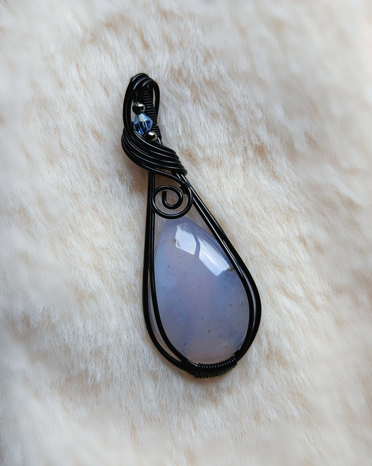 Chalcedoon koper met zwarte coating wire wrap hanger