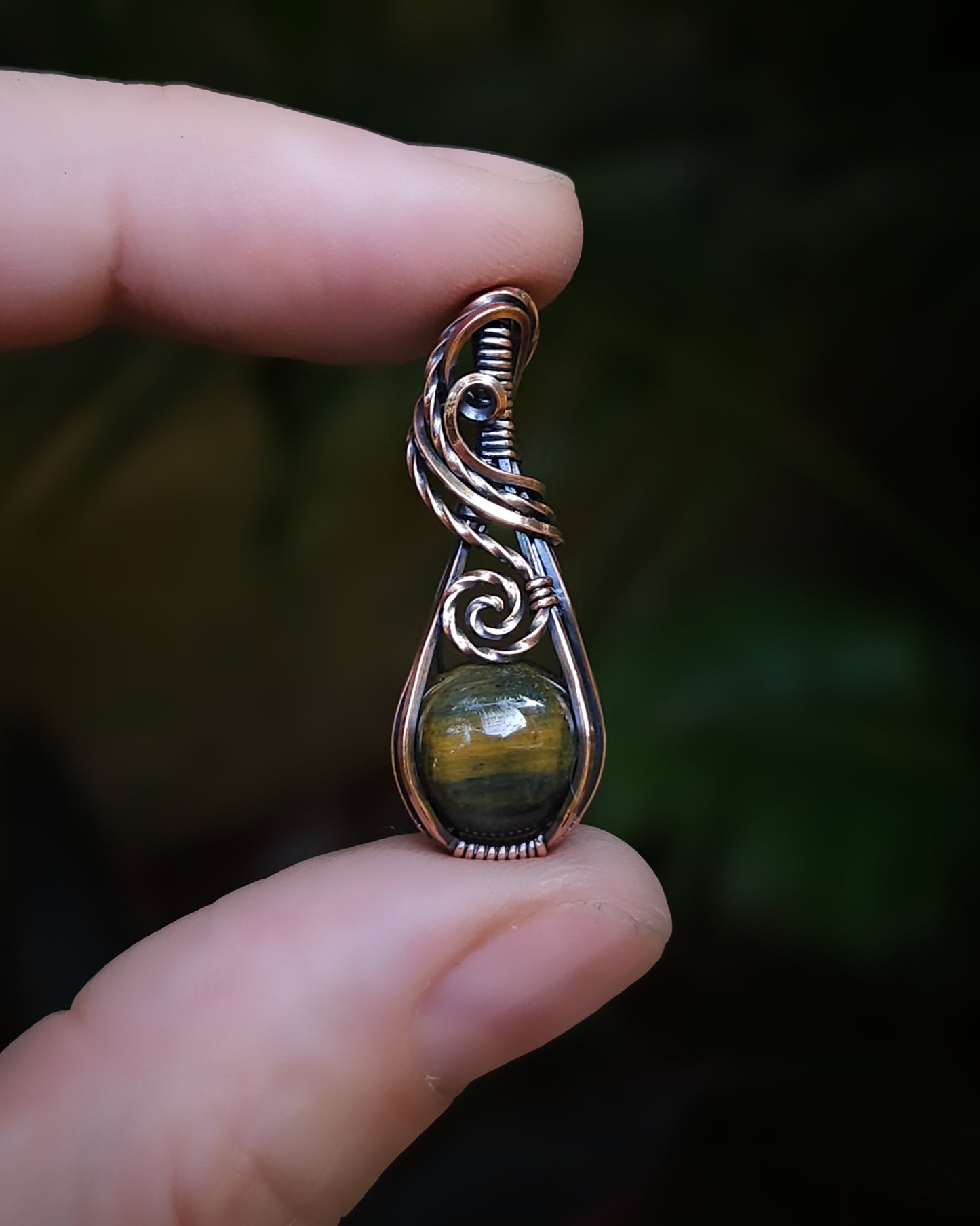 Tijgeroog steen antiek koper wire wrap hanger