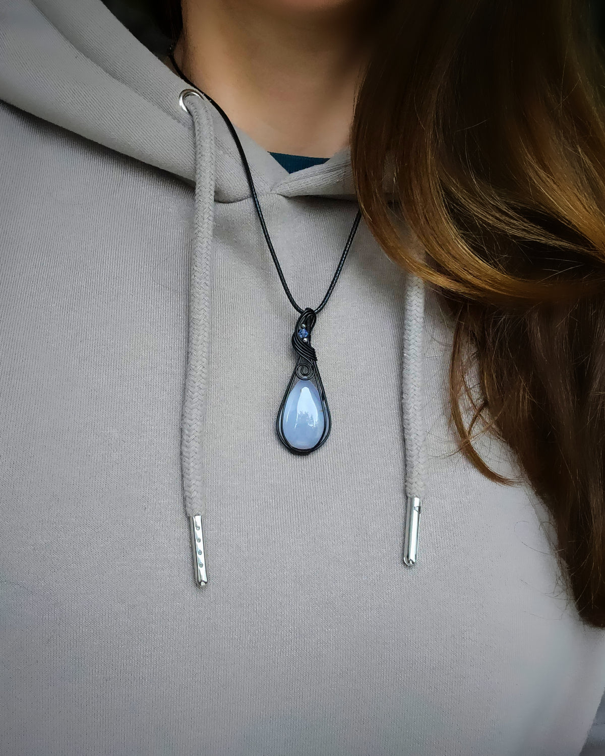 Chalcedoon koper met zwarte coating wire wrap hanger
