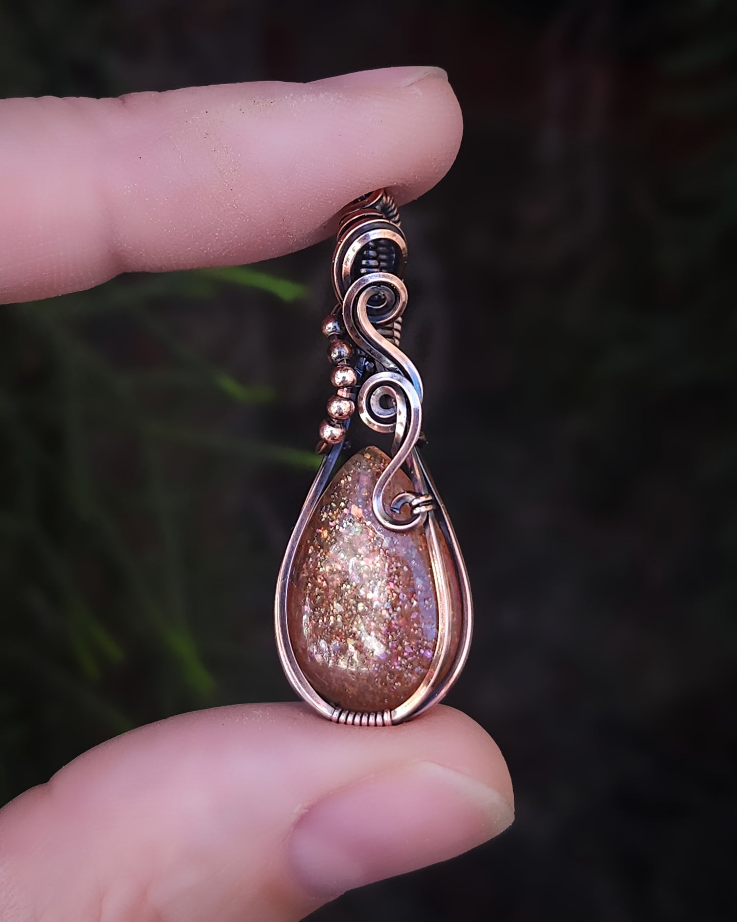 Confetti zonnesteen koper wire wrap hanger