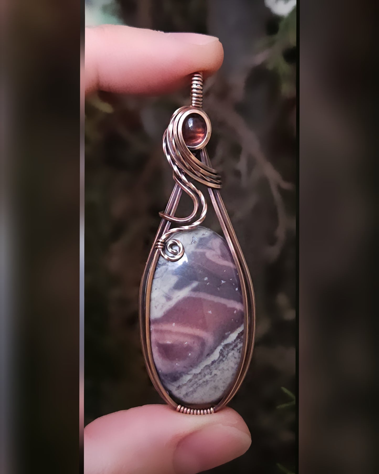 Porselein jaspis + roze toermalijn antiek koper wire wrap hanger