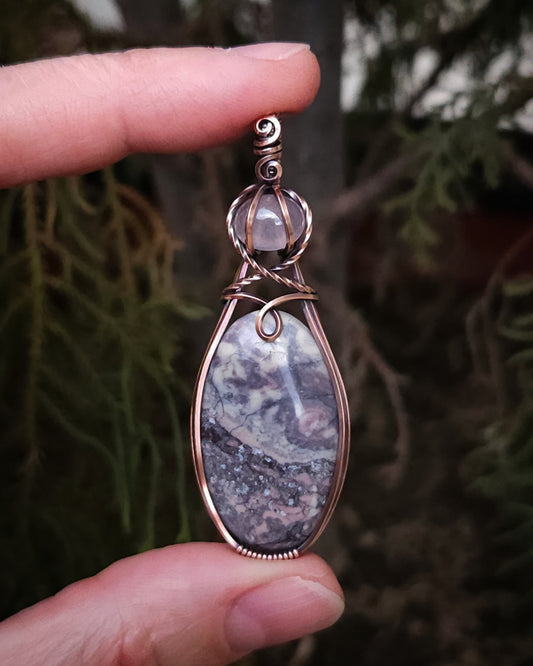 Porselein jaspis + rozenkwarts antiek koper wire wrap hanger (verzending mogelijk na 12 mei)